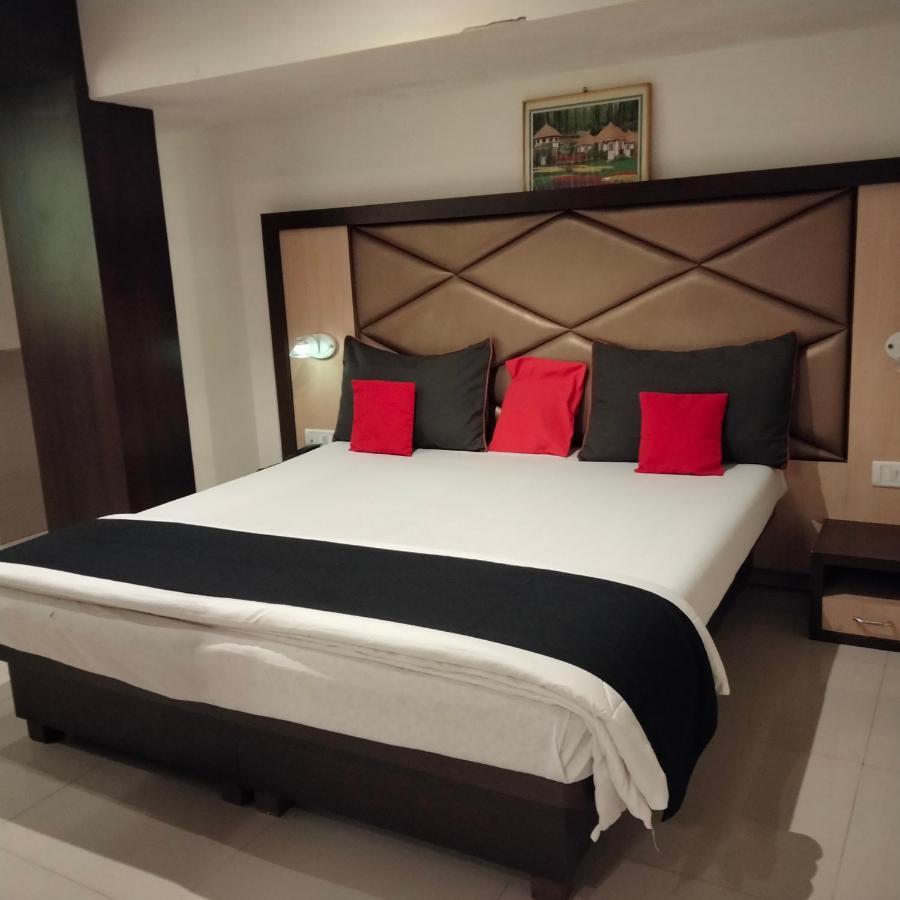 Hotel Everest Navi Mumbai Buitenkant foto