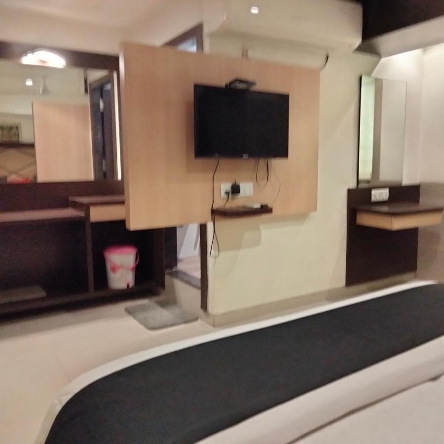 Hotel Everest Navi Mumbai Buitenkant foto