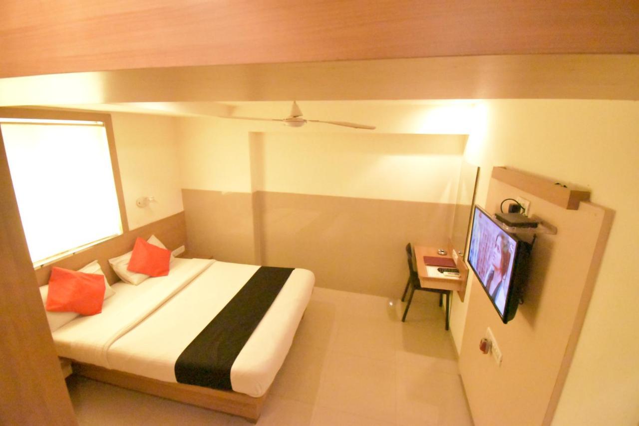 Hotel Everest Navi Mumbai Buitenkant foto